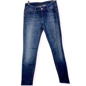 Joe’s women’s raw hem jean Size W26 Color blue Fit: Chelsea